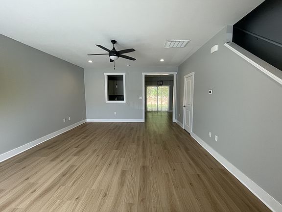3rd image of 140 Sunburst Villa Dr #1