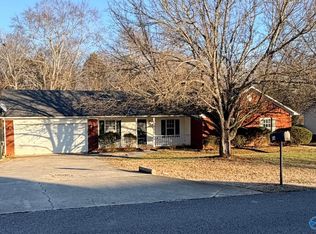 217 Falcon Ridge Dr, Huntsville, AL 35811