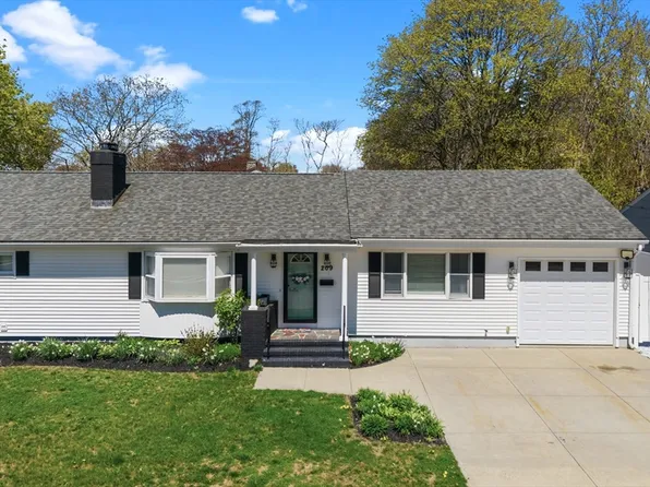 209 Nemasket St, New Bedford, MA 02740