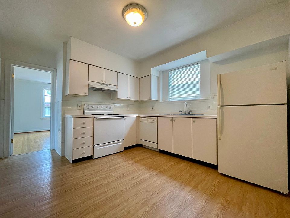 1st image of 805 Westwood Dr #3