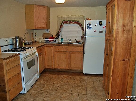 5th image of 510 Dewitt St