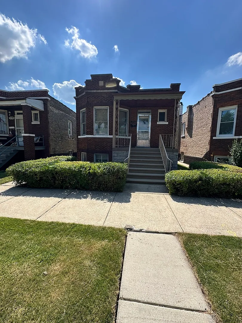 3228 S Avers Ave photo 1
