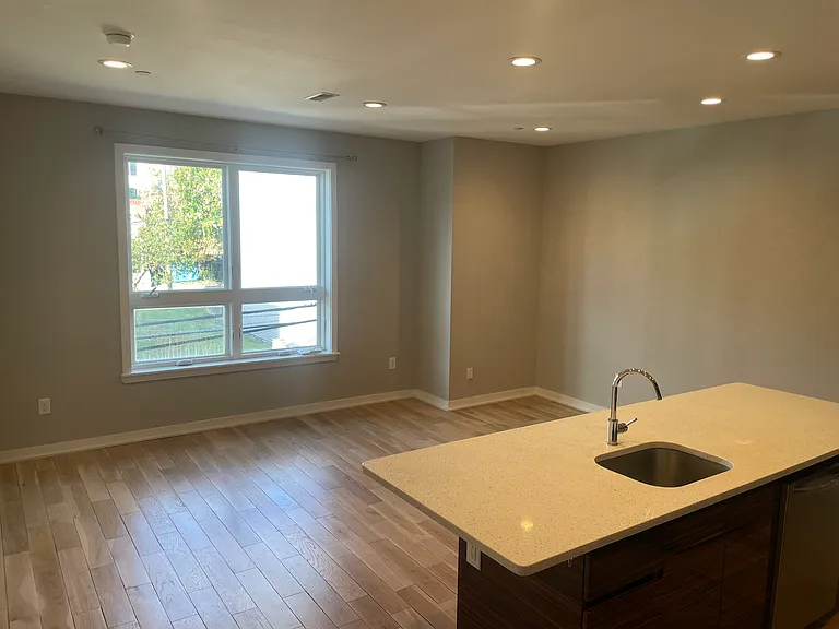 1439 N Franklin St #B — Photo 8