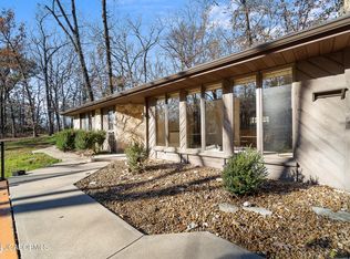 8325 Tanner Bridge Rd, Jefferson City, MO 65101