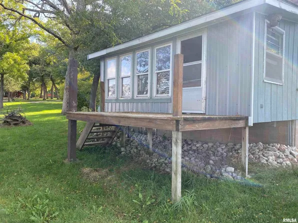 9616 N Thompson St, Colona, IL 61241