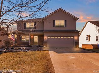9754 Tioga Trl, Pinckney, MI