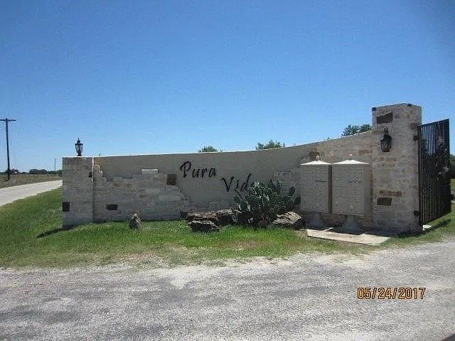 2nd image of 258 Pura Vida