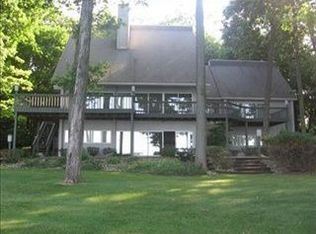 4400 E Gull Lake Dr, Hickory Corners, MI 49060