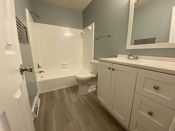 5th image of 137 Holmes Cir
