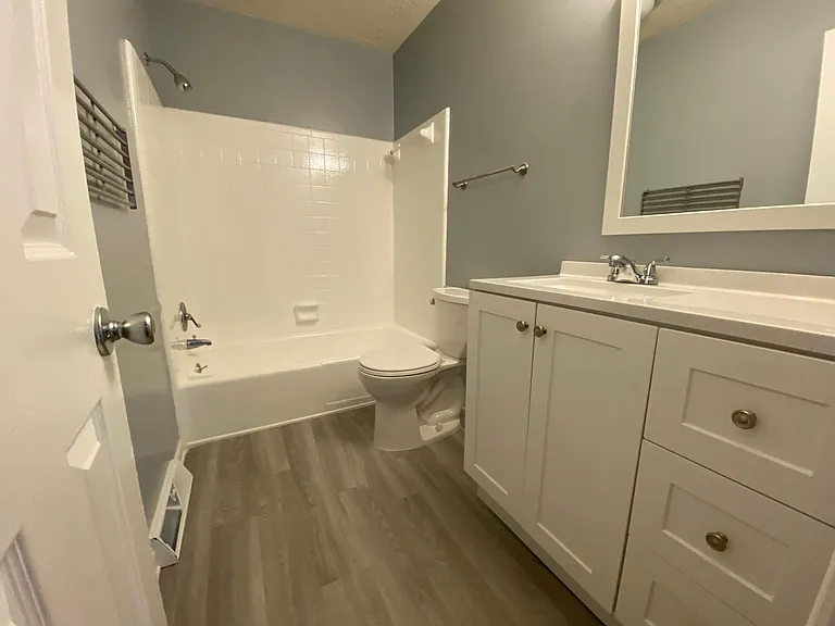 137 Holmes Cir — Photo 5