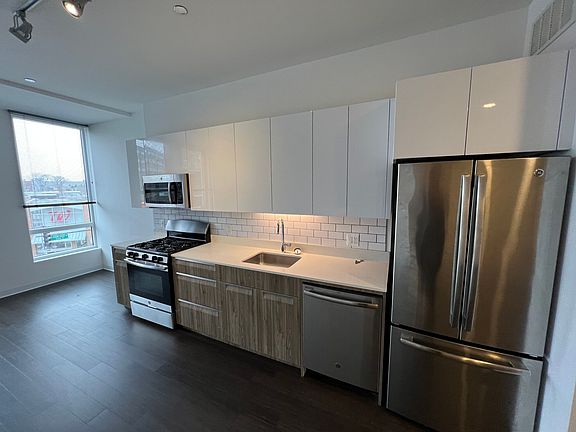 2nd image of 1988 N Milwaukee Ave #306