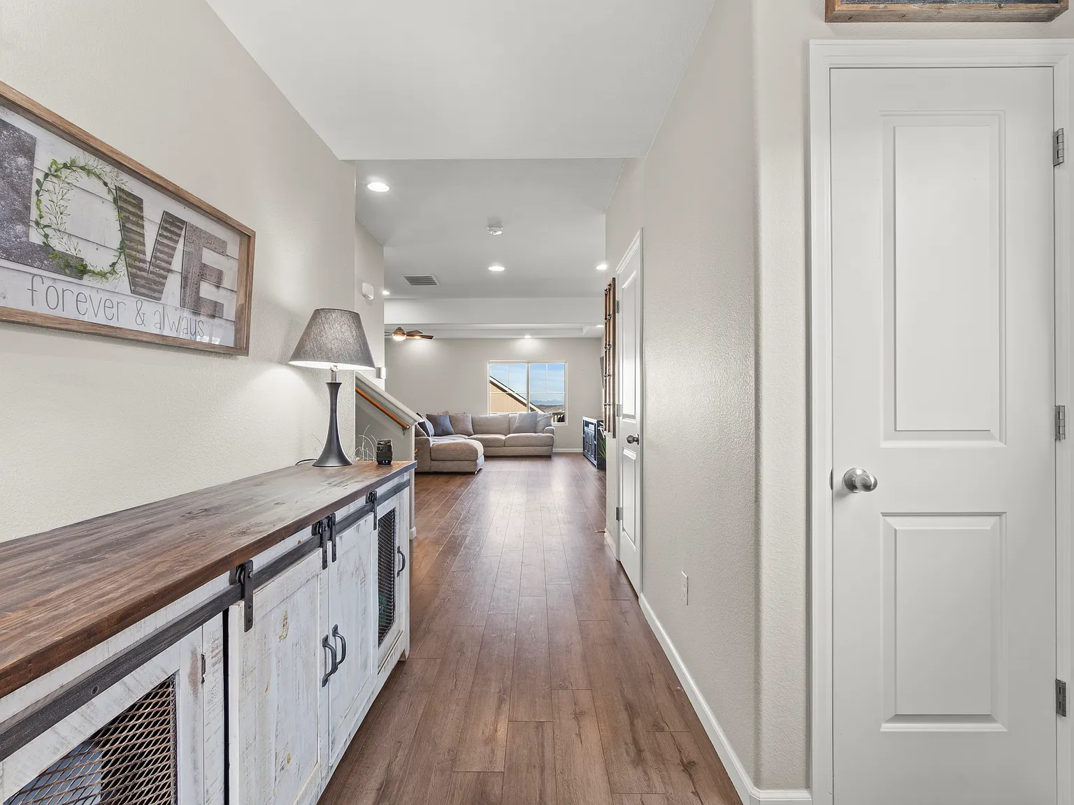 5 bed, 3.5 bath, 3203 sqft, $4,000 — Photo 3