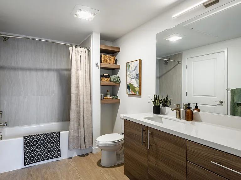 Sutter Green Apartments — Photo 7