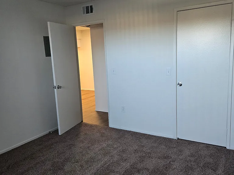Franklin Luxury Apartments — Photo 35