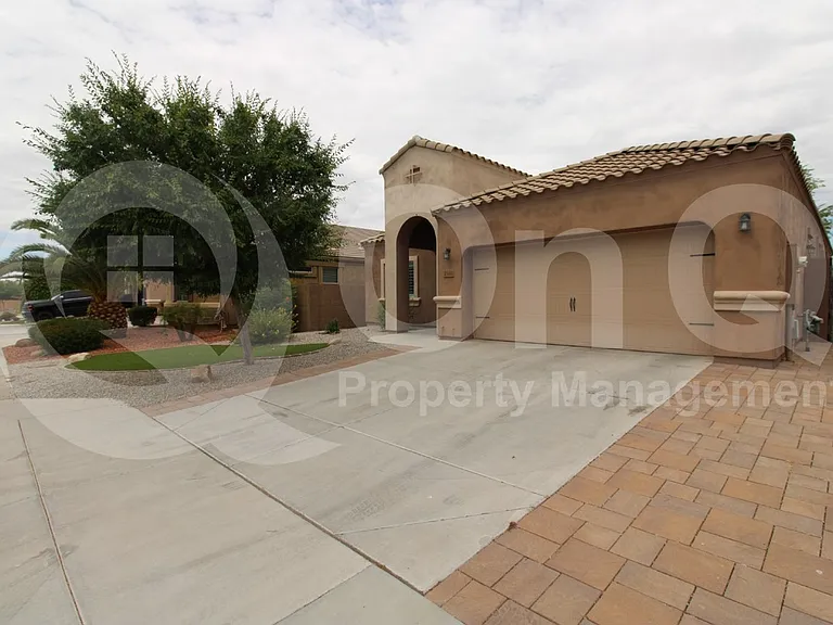 7562 W Tierra Buena Ln — Photo 2
