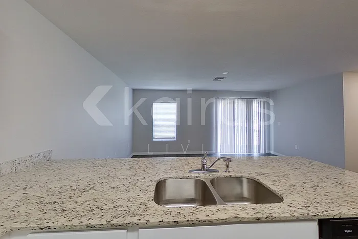 855 Cervantes St E — Photo 6