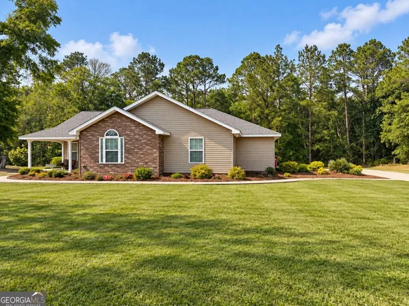 57 Brandon St, Baxley, GA 31513