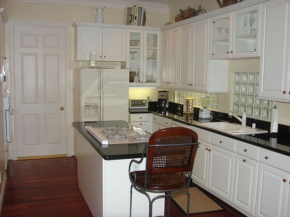 4th image of 2122 Nantucket Dr #A