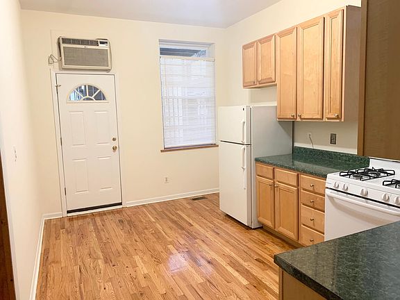 3rd image of 857 N Winchester Ave