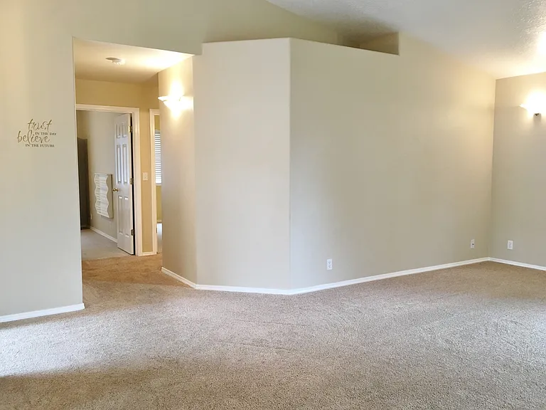 885 E Monarch St — Photo 18