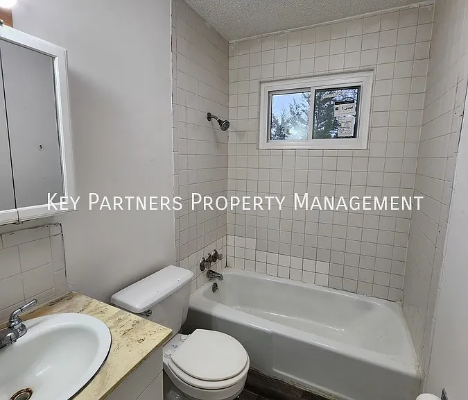 128 Warner Ave #4 — Photo 9
