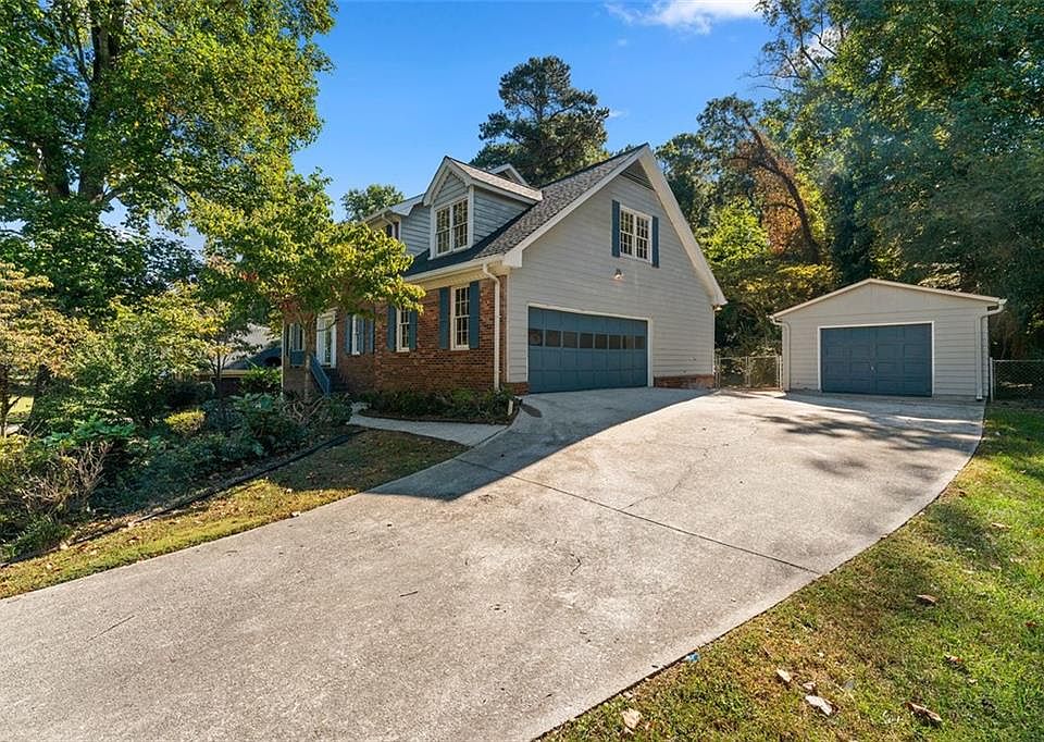 1st image of 2805 Kinnett Dr SW