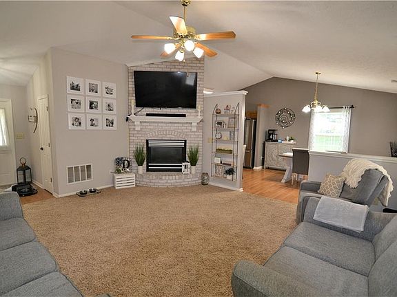 3rd image of 715 Butternut Ct