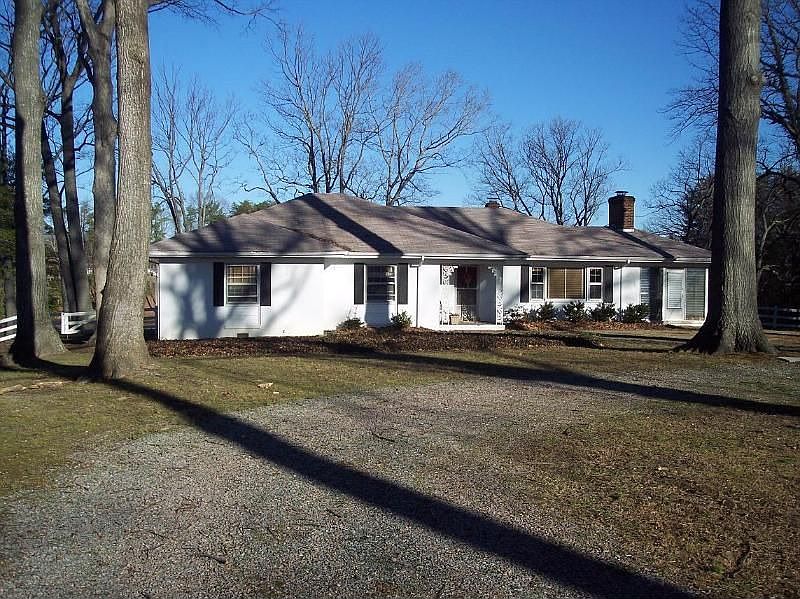 1st image of 917 Chambers Ln