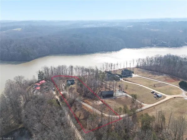 6030 Pauline Ln, Belews Creek, NC 27009