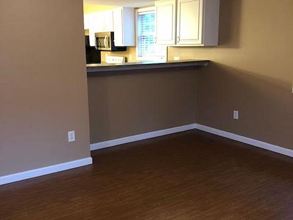 3rd image of 3400 S Oaklawn Cir