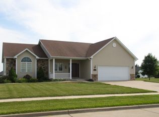 2529 Hemel Dr, Pella, IA 50219