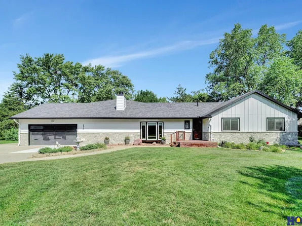 245 Anthony Ln, Lincoln, NE 68520