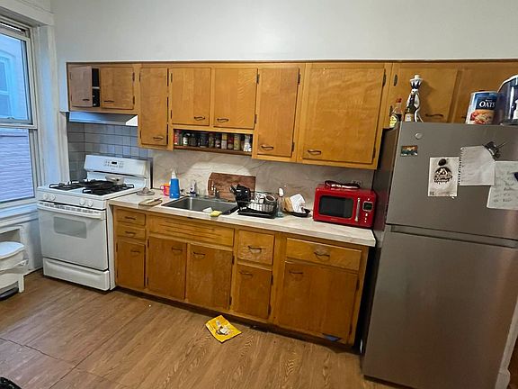 2nd image of 2122 21st St #2