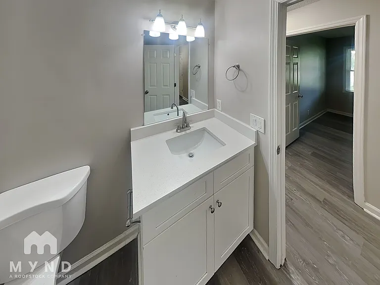 907 Briar Ct — Photo 18