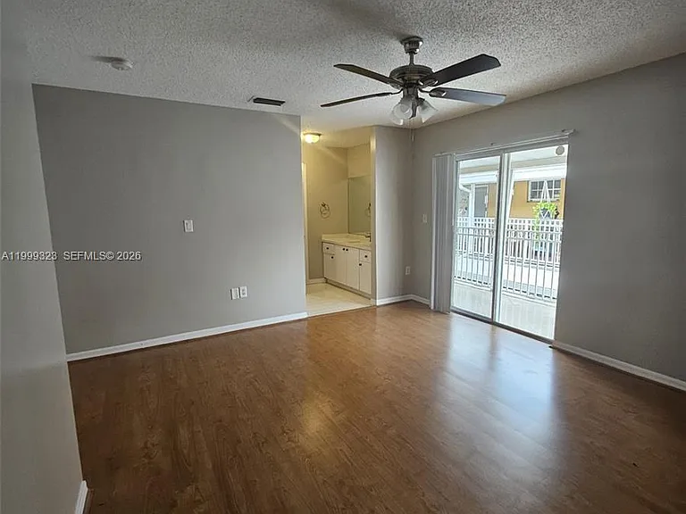 2527 W 76th St #208 — Photo 11
