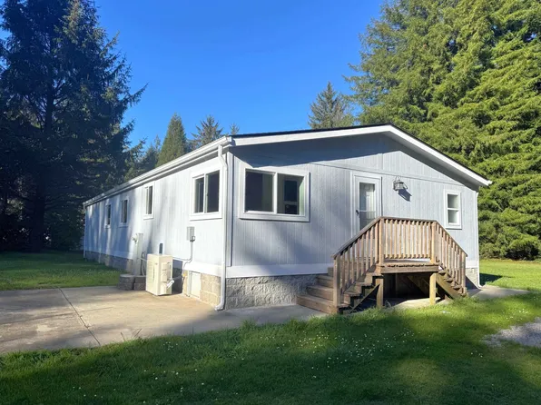 451 Cessna Dr, Crescent City, CA 95531