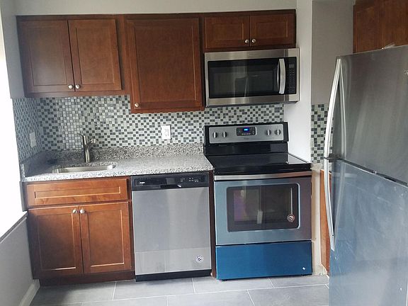 3rd image of 5576 Waterman Blvd #3
