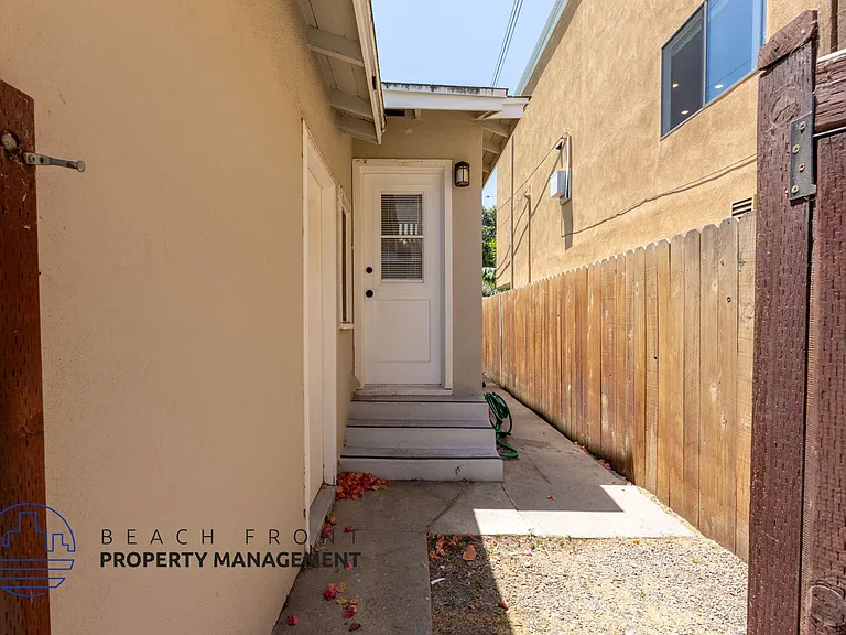 1249 E 3rd St — Photo 33