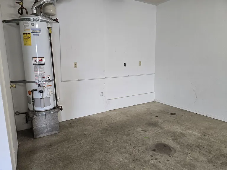 2037 NE Stephens St #1 — Photo 3