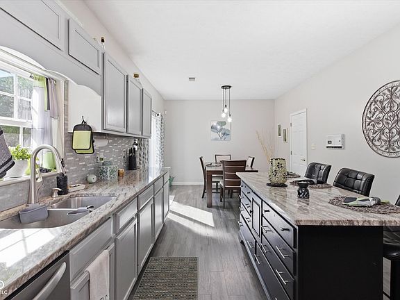 4th image of 9154 Venona Way
