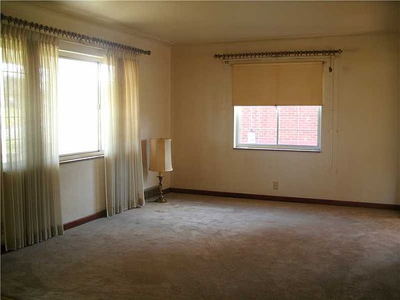 5th image of 48 Montraver Dr