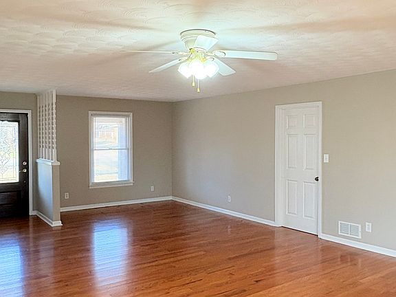 3rd image of 2536 Goldenrod Dr