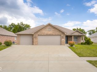 2703 Poplar Woods Ln, Columbus, IN 47203