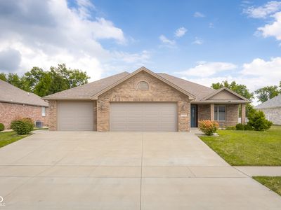 2703 Poplar Woods Ln, Columbus, IN, 47203
