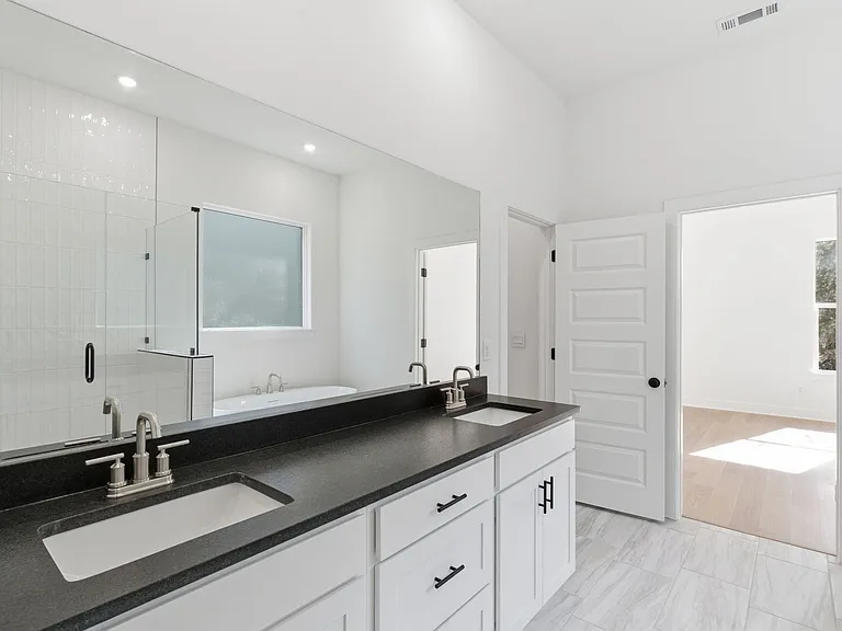1835 E Fiji St — Photo 7
