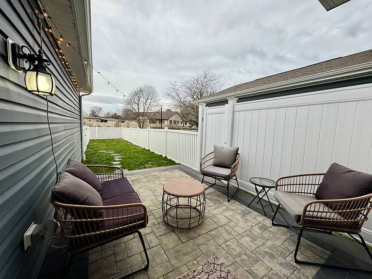 Simpson Ave — Photo 3