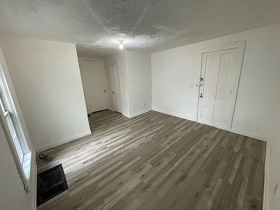 5th image of 359 E Bowman St