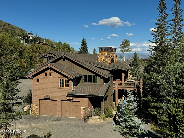 2520 Bear Hollow Dr — Photo 2