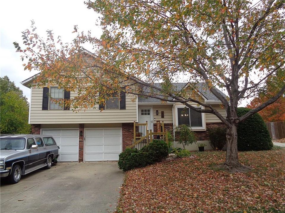1st image of 209 SE Bristol Dr