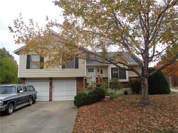 209 SE Bristol Dr, Lees Summit, MO 64063